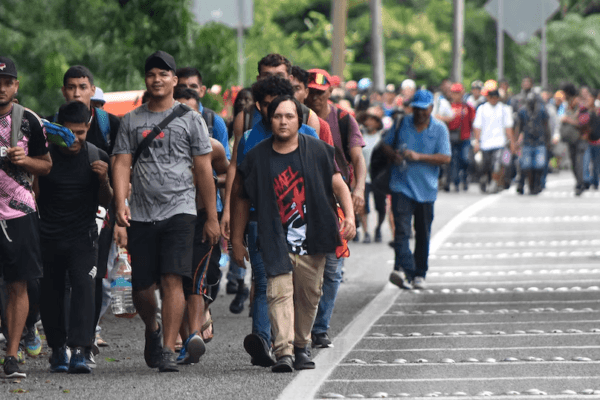 Caravana Migrante Rumbo a EE.UU. con Esperanza de Llegar Antes de la Asunción de Trump