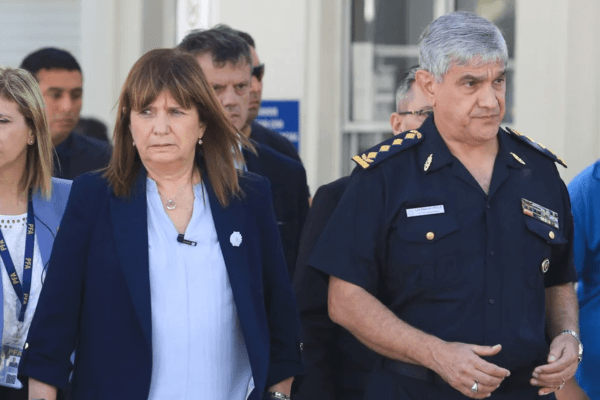 Polémica: El jefe de la Policía Federal usó un avión oficial para su casamiento en Corrientes