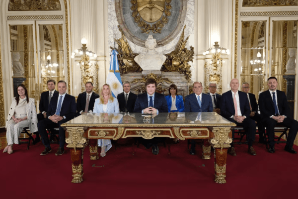 Milei promete levantar el cepo en 2025 y reducir drásticamente los impuestos