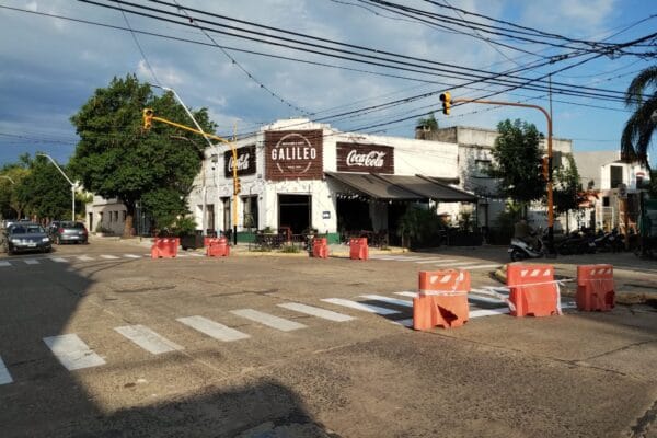 Instalación de Nuevo Semáforo en Mitre y Lamela: Mejorando la Seguridad Vial en Esquina