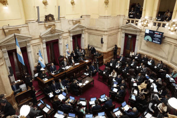 Senadores: comenzó a regir el aumento y cobrarán $9,5 millones por mes