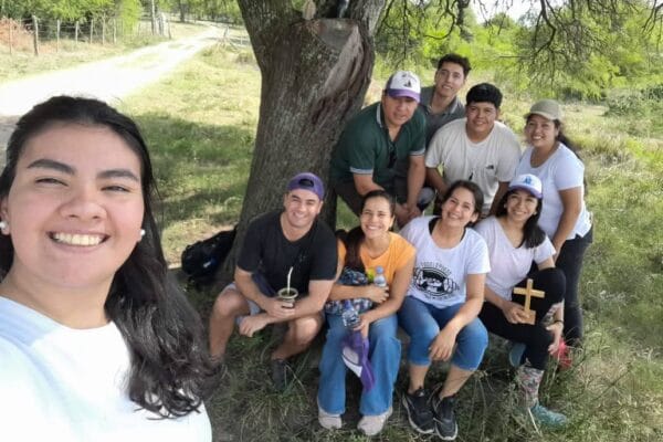 Peregrinos de la Esperanza: Jóvenes Misionan en Malvinas Compartiendo Fe y Esperanza