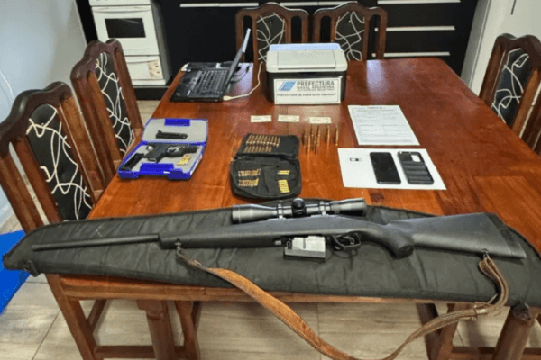 Corrientes: Prefectura secuestró armas, municiones y equipos informáticos en una serie de allanamientos