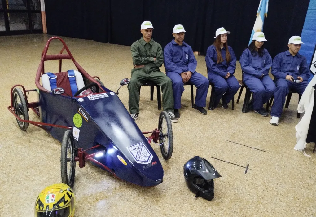 Estudiantes de la Escuela Técnica “Dr. Juan R. Vidal” presentaron su auto eléctrico para Tecnicar 2025