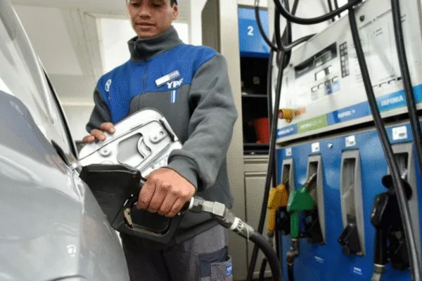 YPF aumenta al 6% los descuentos nocturnos en naftas y gasoil