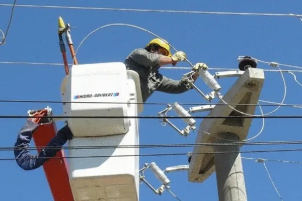 Violento ataque a un empleado de la DPEC en Lavalle durante un corte de energía