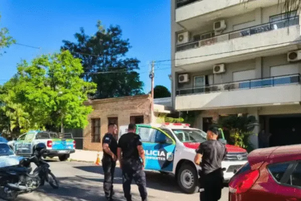 Detuvieron al hombre que estaba con la joven que cayó de un edificio en pleno centro de Corrientes