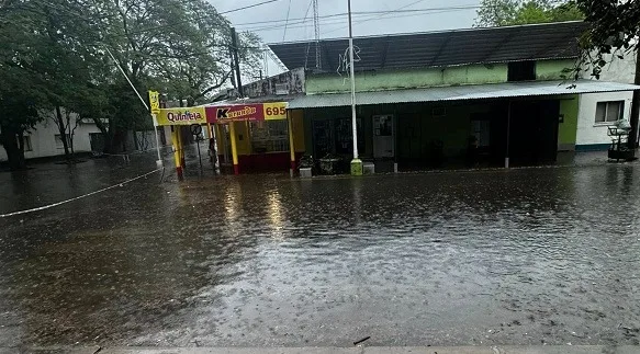Inundaciones en Corrientes: 25 familias evacuadas en cuatro localidades por el temporal