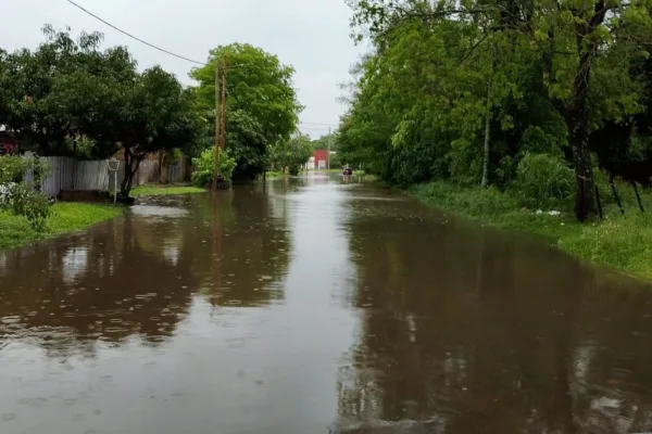 Más de 100 milímetros de lluvia provocaron anegamientos y cortes en Ituzaingó