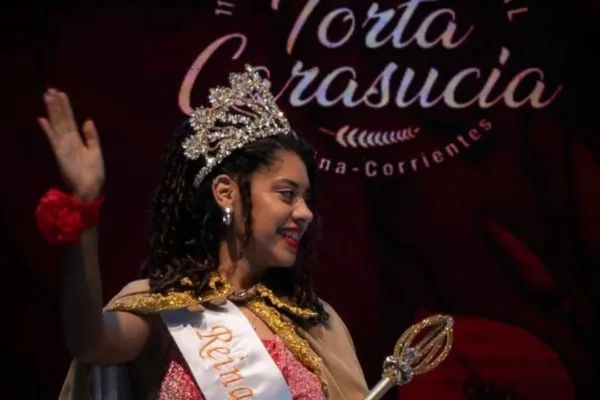 Priscila Lugo fue coronada Reina 2025 en la 11ª Fiesta Tradicional de la Torta Carasucia en Esquina