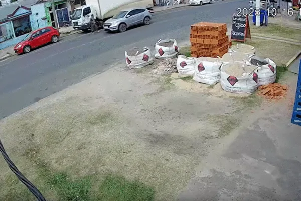Robo a un repartidor de ARCOR en Esquina: todo quedó grabado por una cámara de seguridad