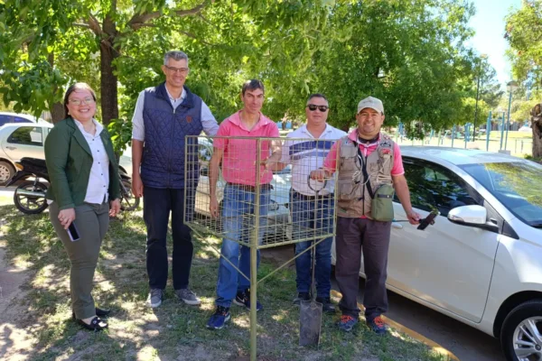 Alumnos del taller de soldadura fabricaron y donaron contenedores al área de Medio Ambiente